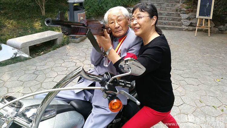 而成了家里唯一一个知青上山下乡